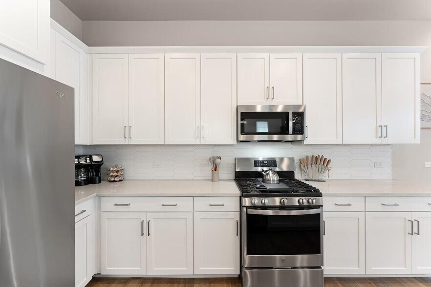 Building Photo - 9912 E 61st Ave