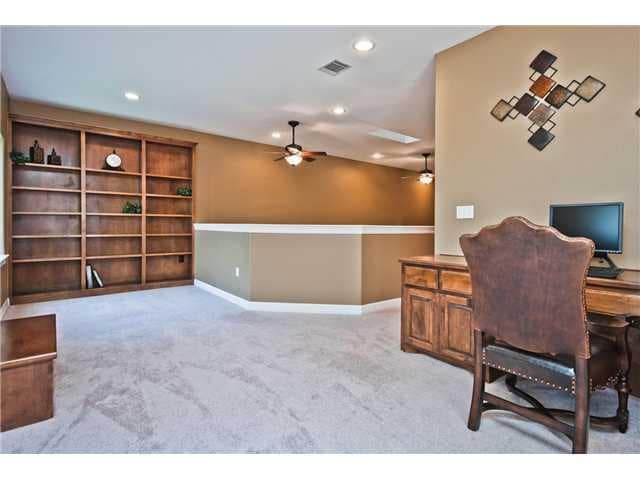 Building Photo - 9122 Balcones Club Dr