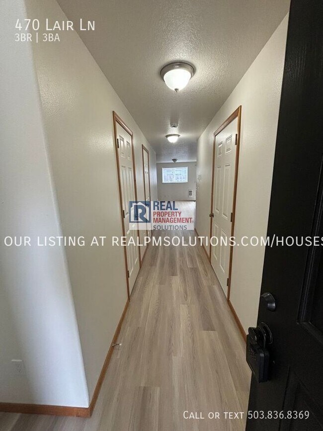 Building Photo - 470 Lair Ln
