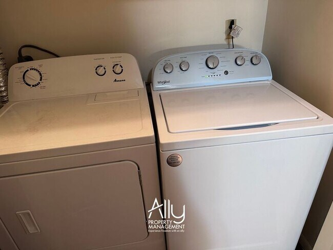 Building Photo - 122 Harmon St