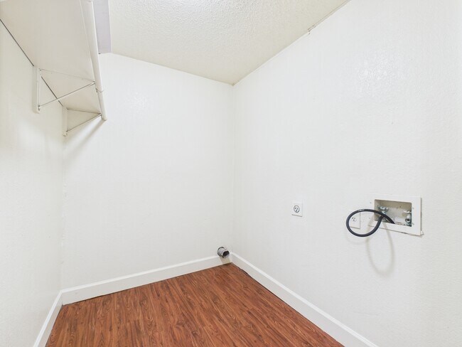 Building Photo - 2702 Cavitt Ave