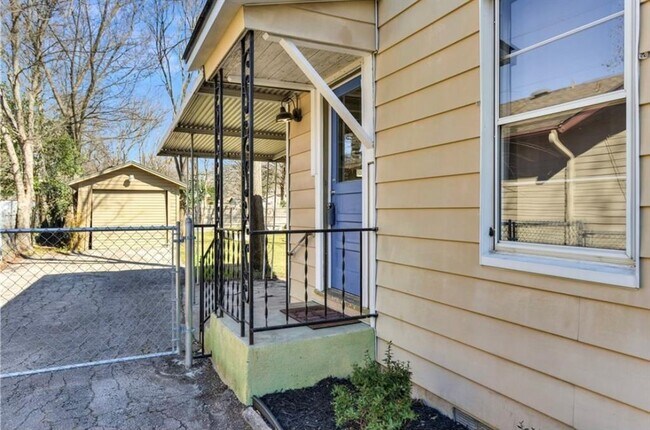 Building Photo - 504 Denson Dr