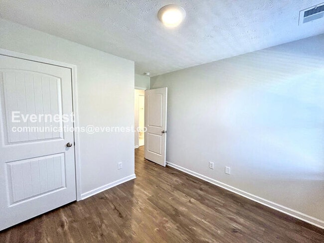 Building Photo - 204 Ansley Wy