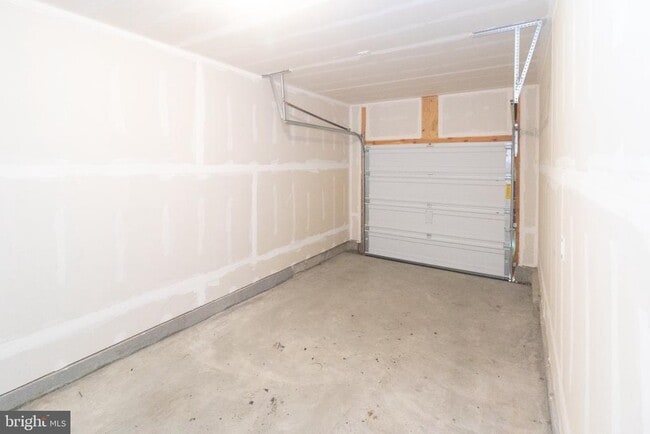 Building Photo - 28 Peregrine Way
