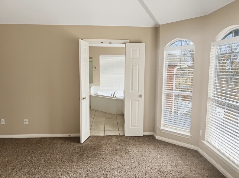 Master Bath - 15201 Calaveras Dr