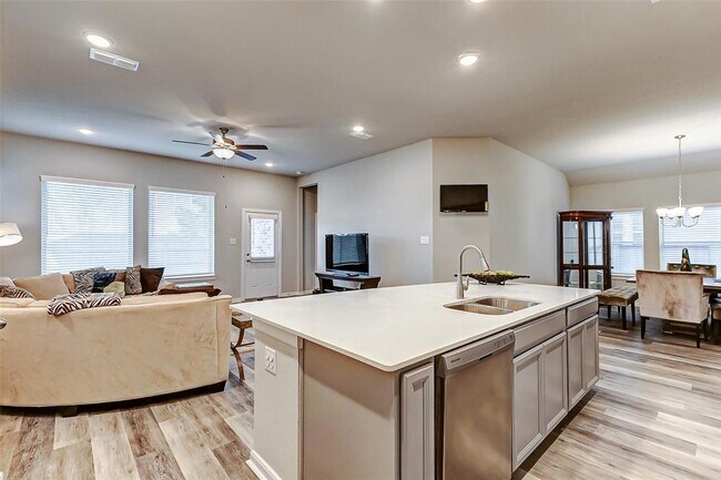 Building Photo - 5110 Morrison Dr