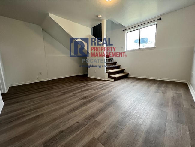 Building Photo - 1215 Cottage Ave
