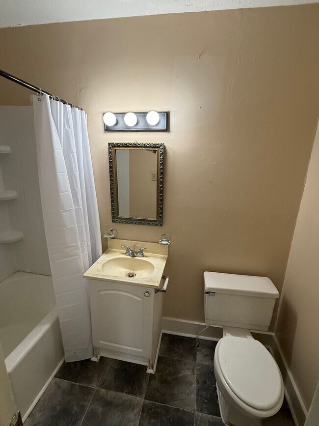 Building Photo - 2703 17th Ave