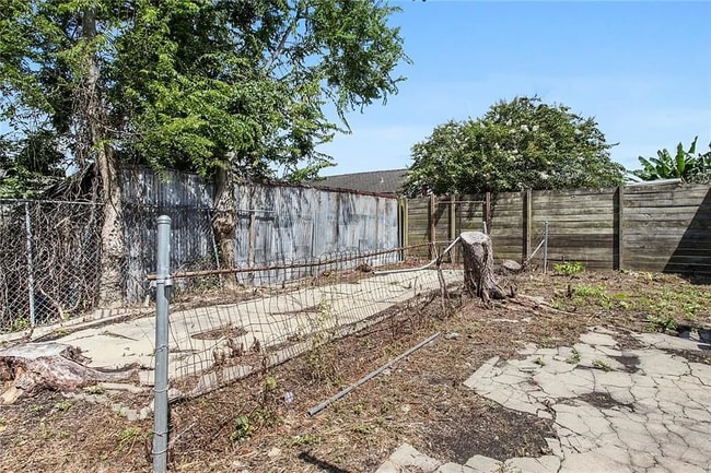 Building Photo - 2117 Marais St