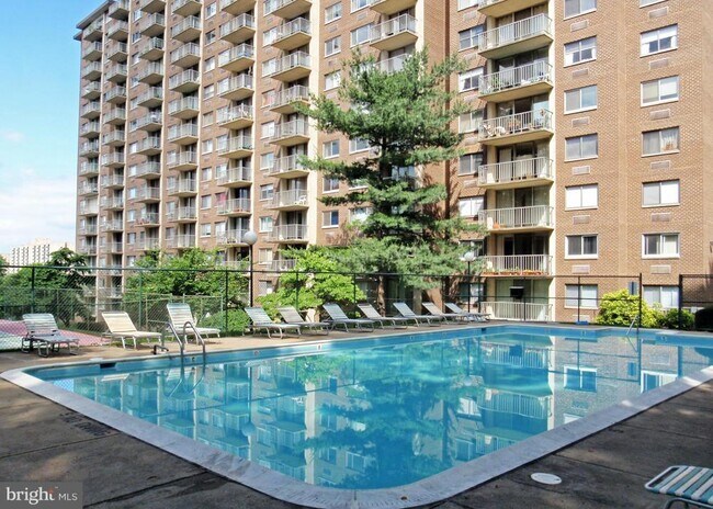 Building Photo - 2059 Huntington Ave
