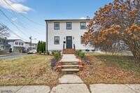 Building Photo - 21 Lombardy Pl