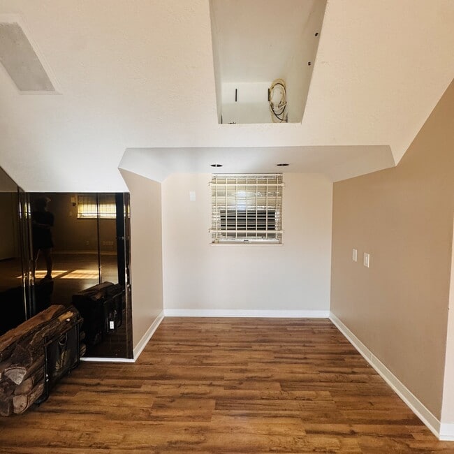 Building Photo - 3175 Sandalwood Dr