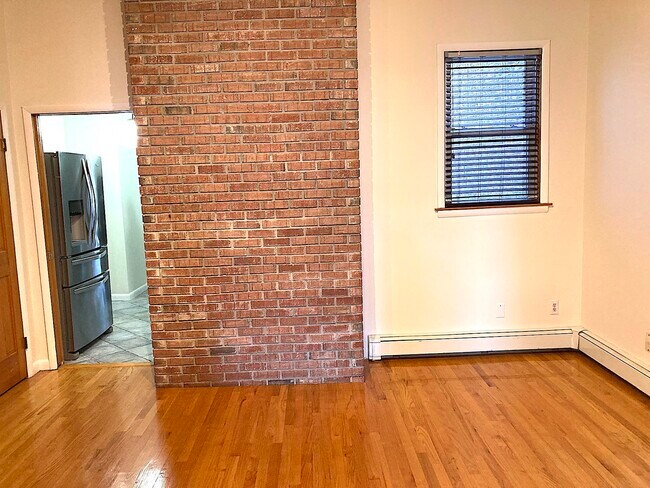 Building Photo - 284 Magnolia Ave