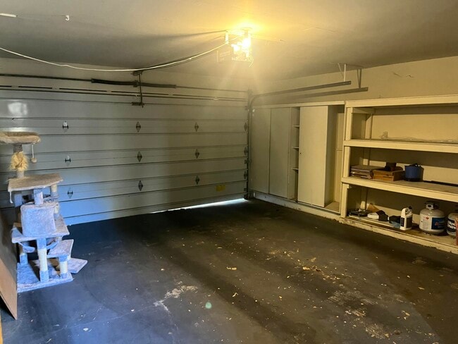 Building Photo - 4449 Walden Ln NE