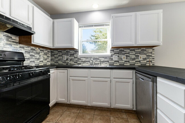 Building Photo - 902 Cedar Run Ct NW