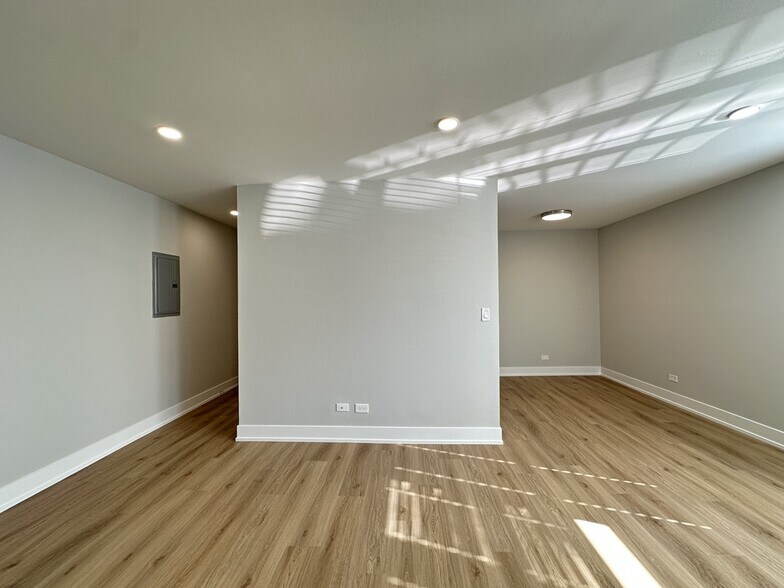 Building Photo - 535 W Aldine Ave