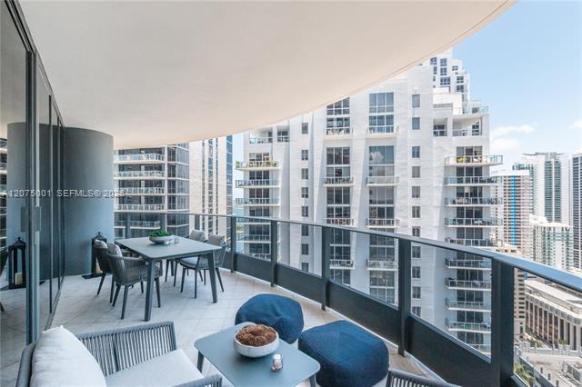 Building Photo - 1000 Brickell Plz