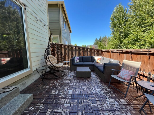 Building Photo - Beautiful 4Bd + 2Ba With Gorgeous Green Vi...