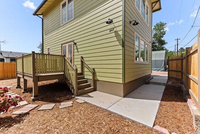 Building Photo - Beautiful 2 Bedroom 2 Bathroom Near Down Town Loveland