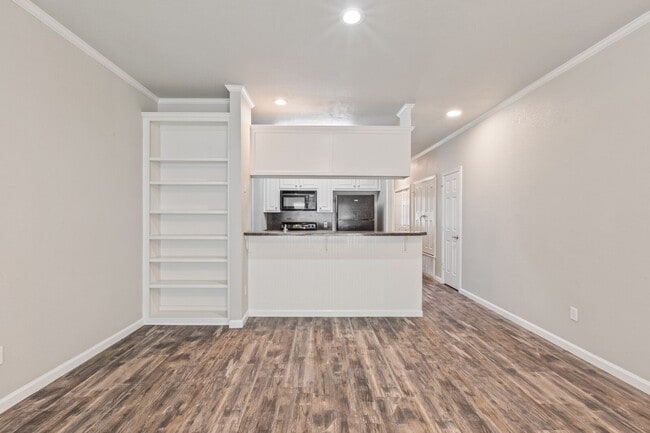 Building Photo - 3 Bedroom 3 Bath gated community in Baylor Bubble