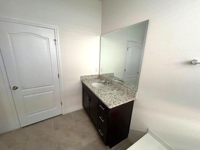 Building Photo - 7604 Oakmoss Loop