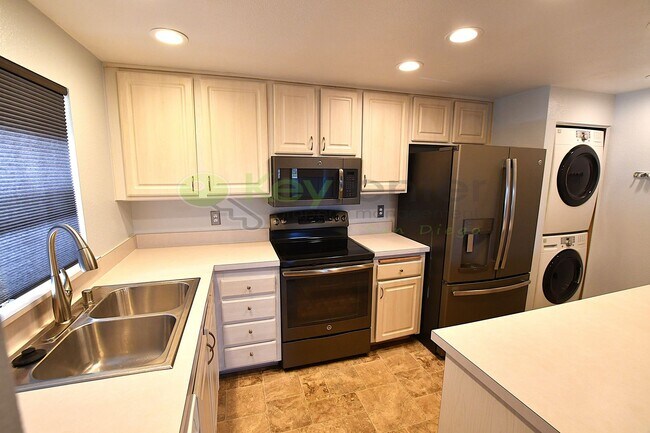 Building Photo - La Mesa | Rancho San Diego | End unit Cond...