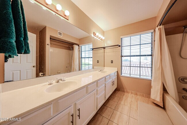 Building Photo - 5440 W Beryl Ave