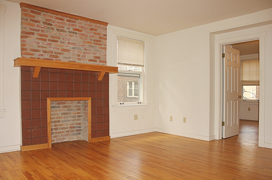 LR w/entry to 2BR - 5840 Alderson St