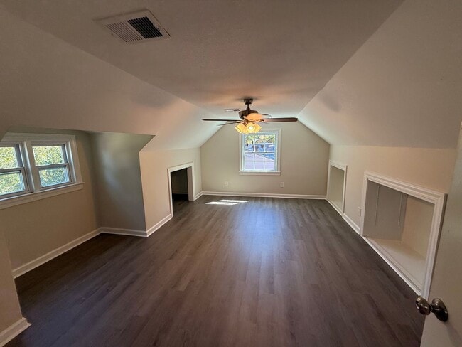 Building Photo - 578 Westmoreland Pl
