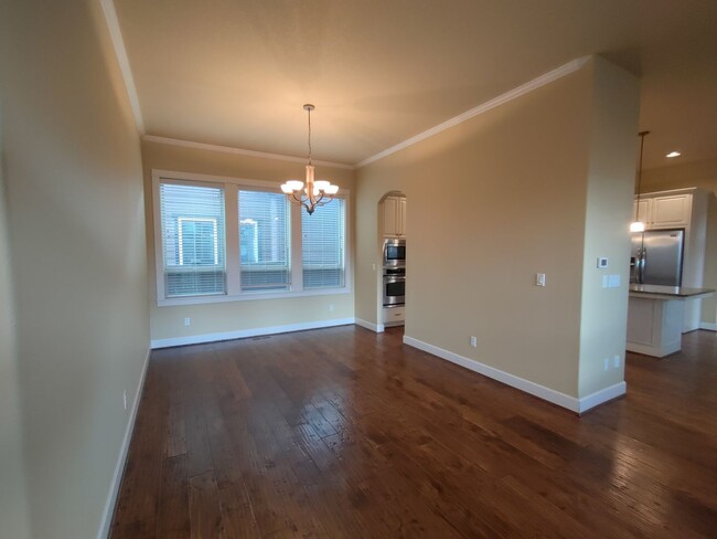 Building Photo - Stunning Renaissance Home, 5 bedroom 3 ful...