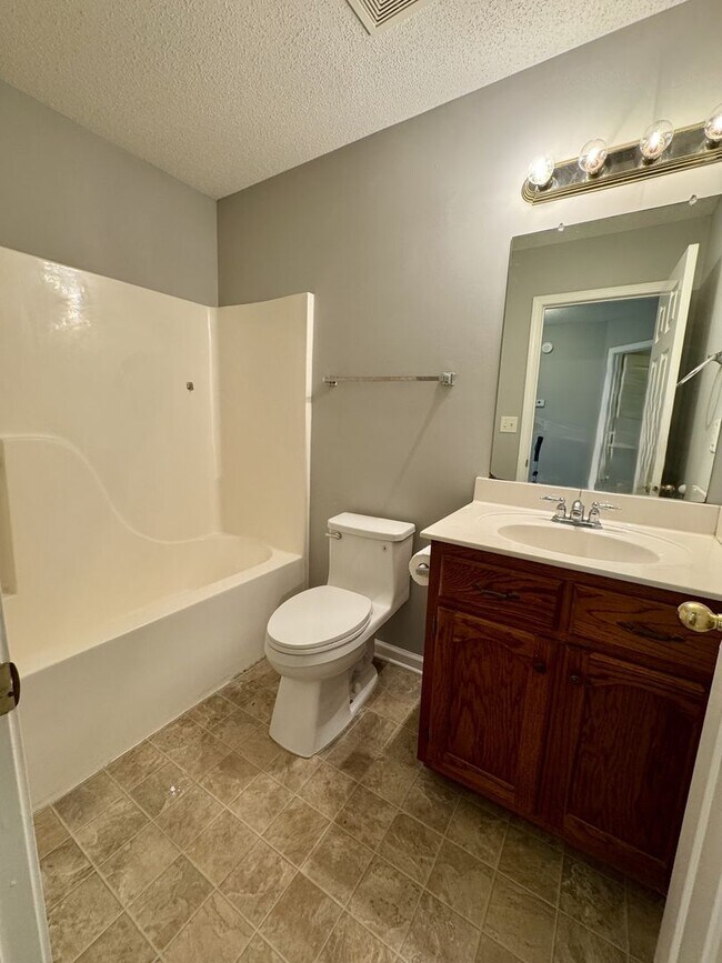 Building Photo - 639 Burton Ln