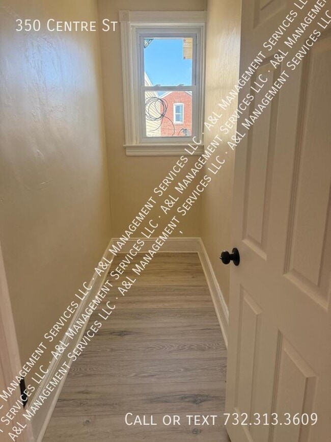 Building Photo - 350 Centre St