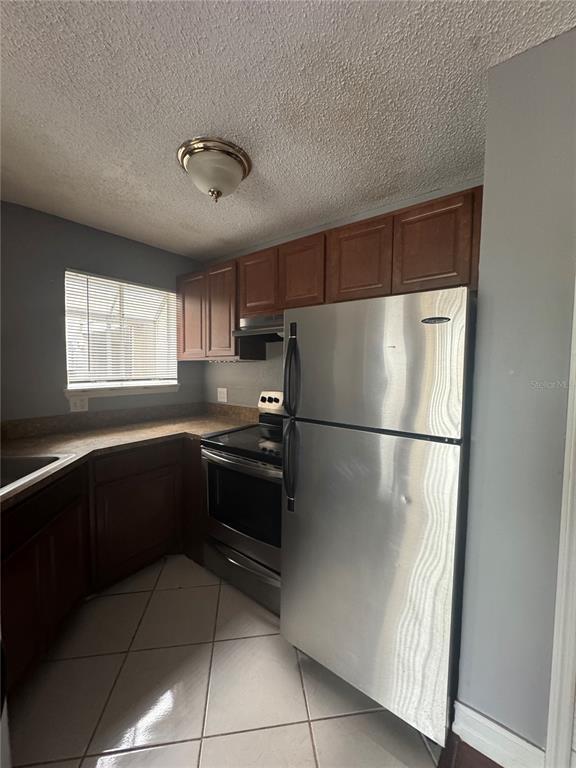 Building Photo - 1940 Lake Atriums Cir