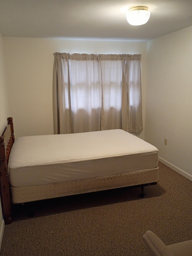 Building Photo - 445 Schaeffer Rd