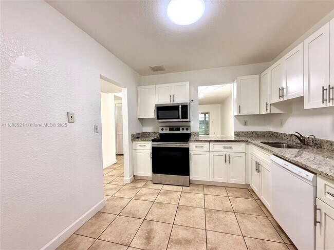 Building Photo - 2500 SW 81st Ave