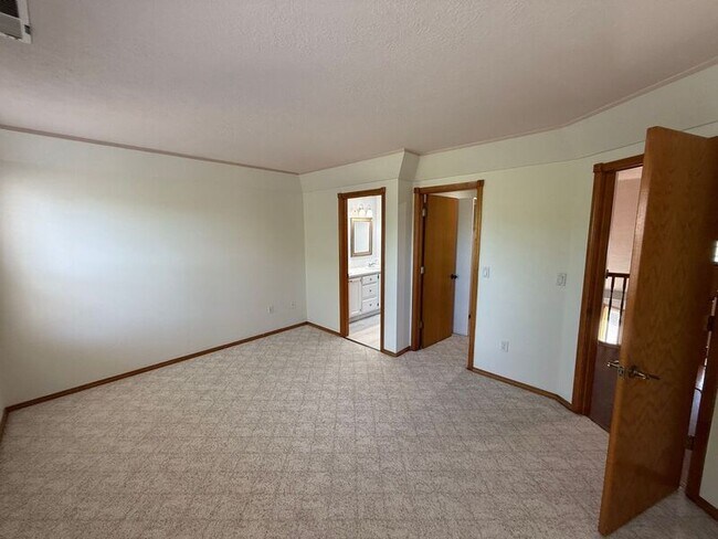 Building Photo - 757 Sphinx Ct NE