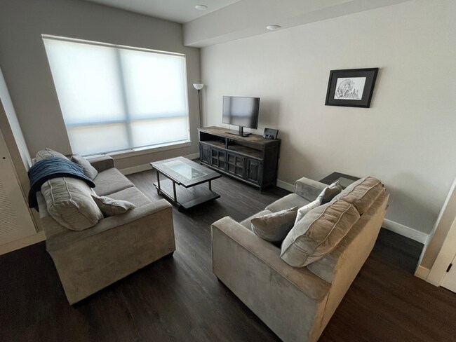 Building Photo - 605 N 7th Ave