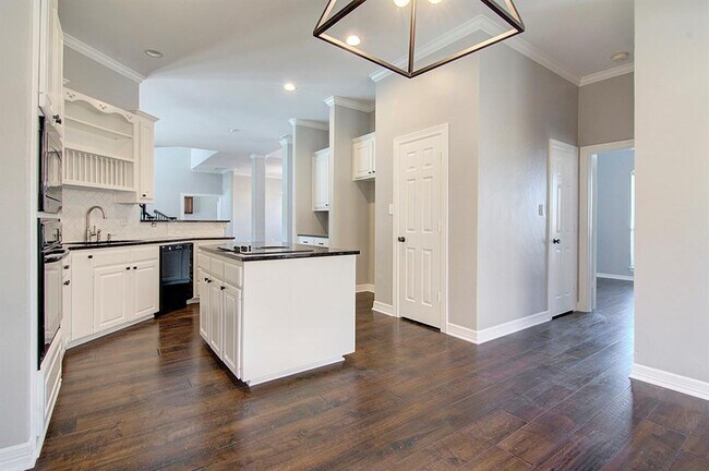 Building Photo - 4204 Lorimar Dr