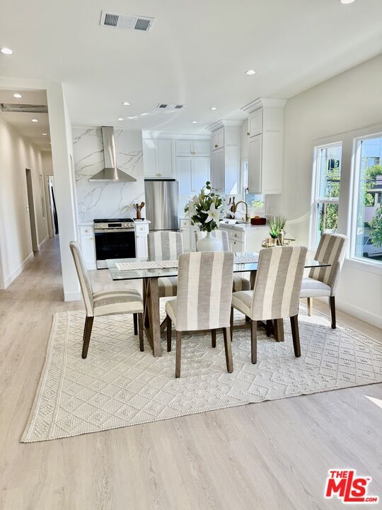 Building Photo - 900 N Alfred St