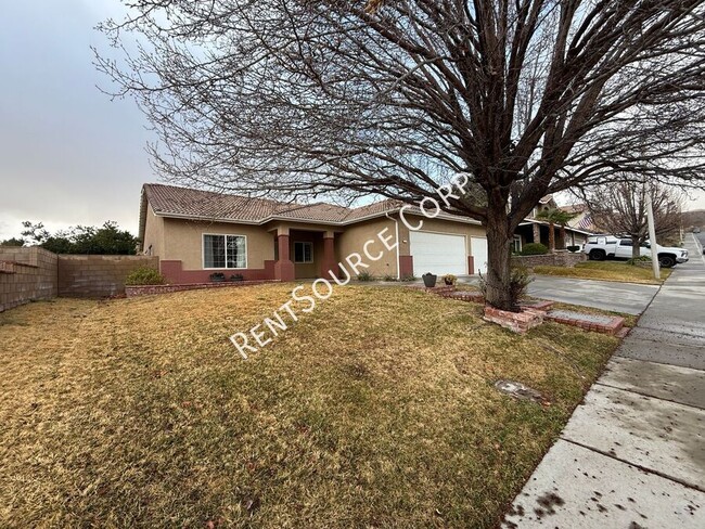 Building Photo - 4 Bedrooms/2.5 Bathrooms Single Story Home...