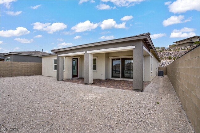 Building Photo - 12556 Heritage Hts Dr
