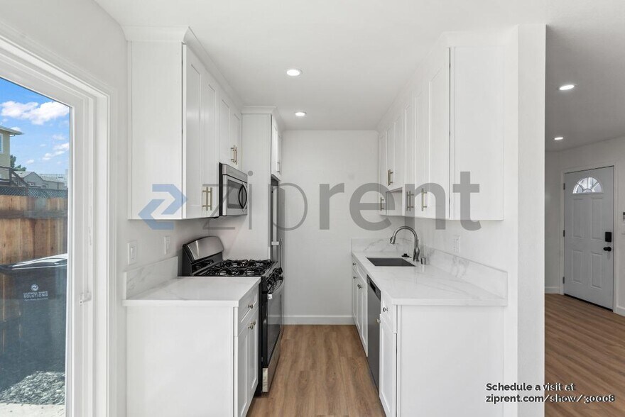 Building Photo - Unit