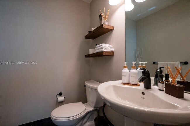 Building Photo - 300 S Biscayne Blvd