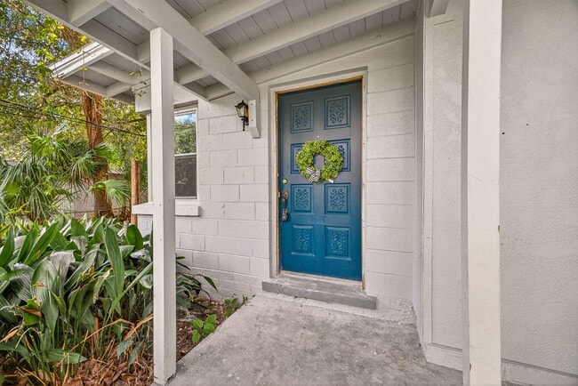 Building Photo - 901 S Madison Dr