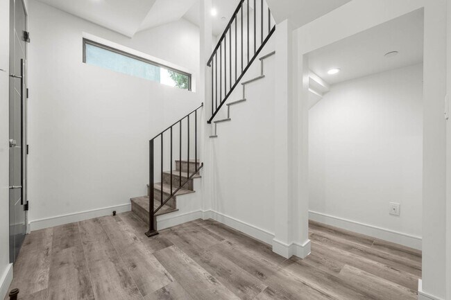 Building Photo - 1920 S Sherbourne Dr