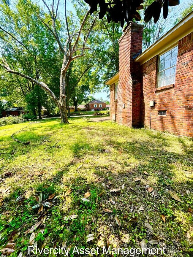 Building Photo - READY FOR MOVE IN!!!!