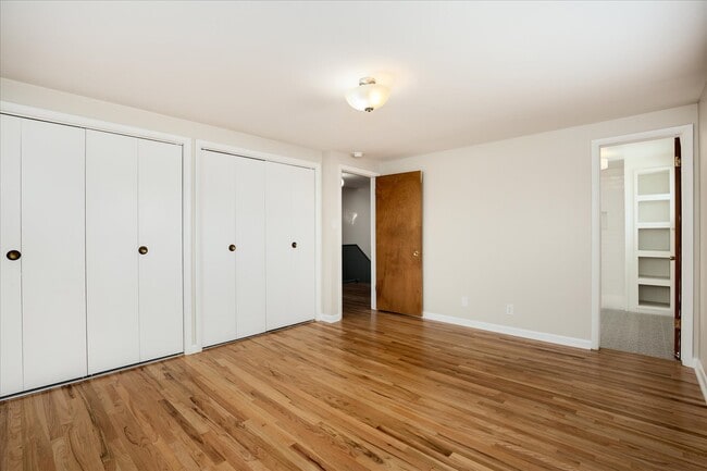 Building Photo - 982 E Briarwood Cir S