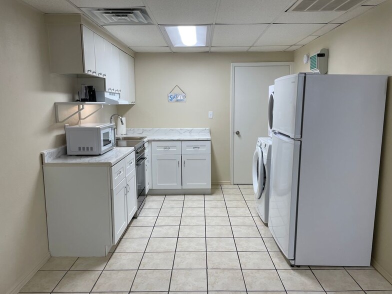 Building Photo - 5712 Padre Blvd