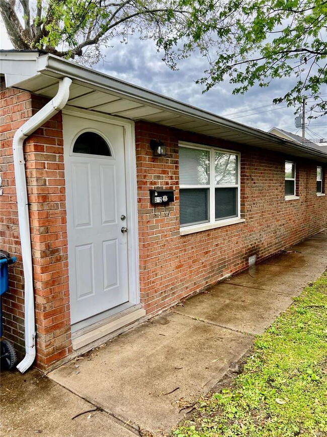 Primary Photo - 512 E Ferguson Ave