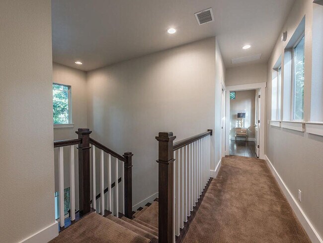 Building Photo - 1905 Frazier Ave